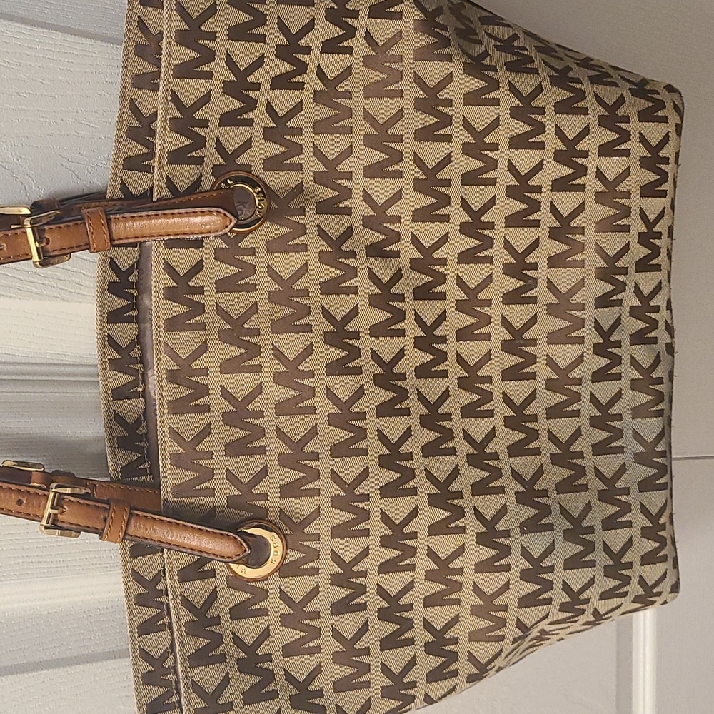 Handbag - Picture 6 of 9